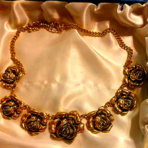 Beautiful High End Vtg Rose Gold Necklace - £19.40 GBP