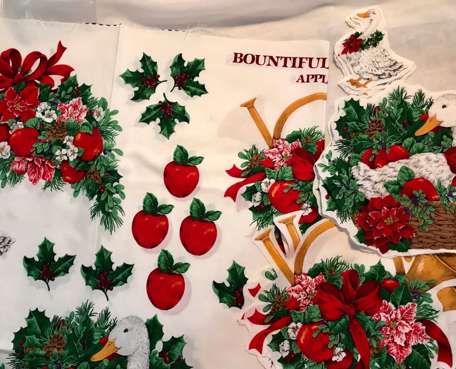 BOUNTIFUL CHRISTMAS No-Sew APPLIQUES Cranston VIP Fabric Panel + 16 Extra Pieces - $9.46