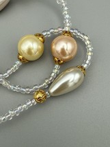 Vintage 56” Necklace Avon Tri‑Color Faux Pearl &amp; Seed Bead Long Station ... - $423.67 MXN