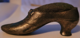 Vintage Metal Shoe  Pin Cushion Sewing Tabletop U.S.A. 4185 Green Cover ... - $406.55 MXN