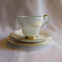 Paragon Teacup, Saucer, and Luncheon Plate in Lafayette-Green Centers # 22181 - £19.74 GBP