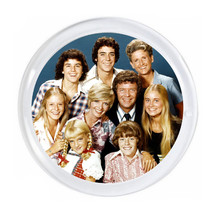 The Brady Bunch Magnet big round almost 3 inch diameter with border. - $148.32 MXN