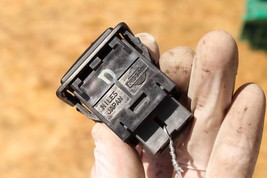 03-04 INFINITI G35 SEDAN VDC CONTROL SWITCH BUTTON R3017 image 4
