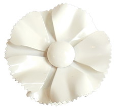 Vintage Daisy Pin Stark White Toothed Edges 1960s Jewelry For Ladies - £5.89 GBP