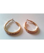 GOLD HOOP EARRINGS WITH ETCHED EDGE - £3.93 GBP