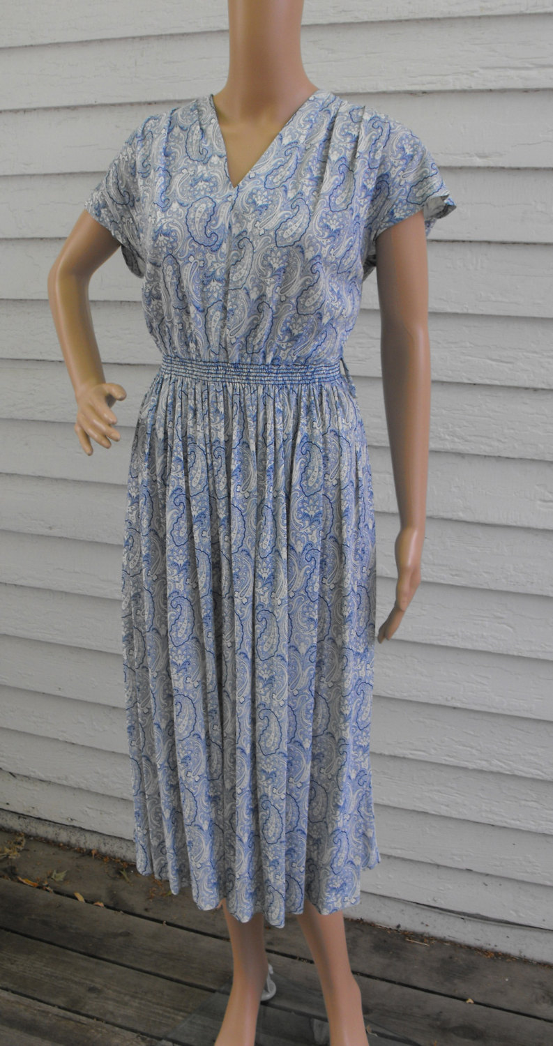 Primary image for Paisley Print Dress White Blue Vintage 60s Smocked S