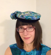 Floral Hat Bow Beret Watercolor Velvet Trim Vintage 60s Blue White - £15.97 GBP