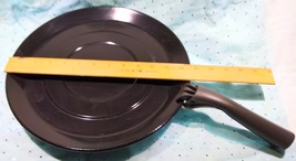 Vintage 12in Metal Pizza Serving Tray Pan Platter With 3 Feet and Plastic Handle - £14.41 GBP