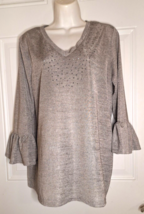 Como Blu V-Neck 3/4 Sleeve Ruffle Cuff Embellished Gray Top Blouse Size G/L - £5.25 GBP