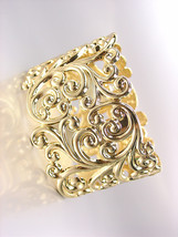 GORGEOUS Brighton Bay Gold Filigree Texture Oval Hinged Bangle Bracelet - £15.79 GBP