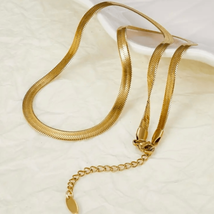 AYQ 18k Gold Herringbone Necklace - £58.38 GBP