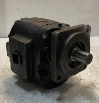 Hydraulic Gear Motor Pump YA1603 2-1/4&quot; 32mm Shaft 14mm Holes - £312.89 GBP