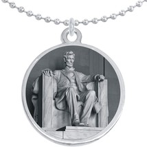 Abraham Lincoln Statue Round Pendant Necklace Beautiful Fashion Jewelry - £8.46 GBP