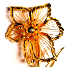 Brooks Gold Flower Brooch Harp Wire Detailed Floral Signed Vtg Valentine Pin - £18.30 GBP
