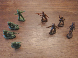 8 Vintage Plastic Mini Soldiers Toy Soldiers Plastic Height 2.5cm 4+4-
show o... - $16.03