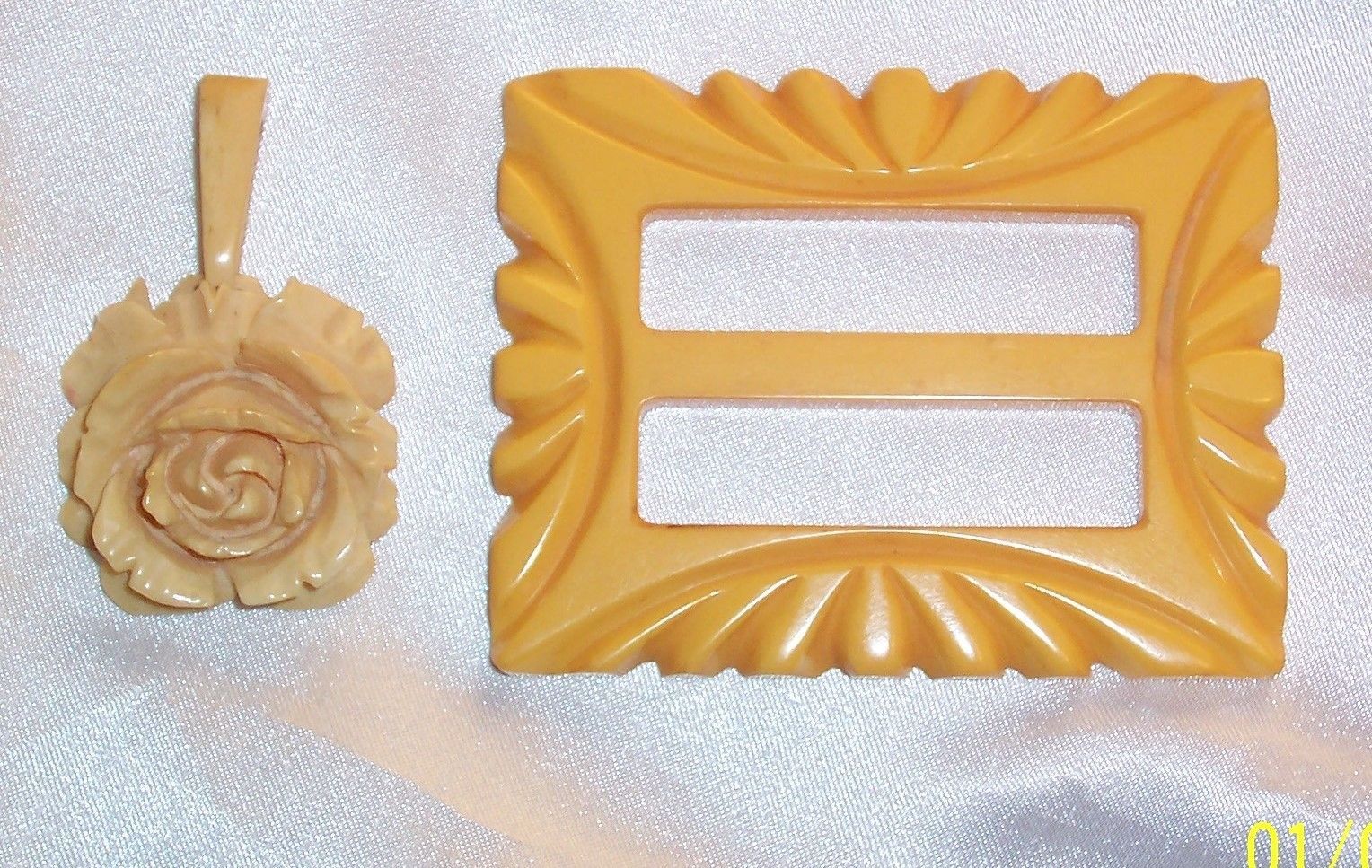 Primary image for BEAUTIFULLY DETAILED CARVED BAKELITE ROSE NECKLACE PENDANT 2" & BUCKLE 2 3/4"