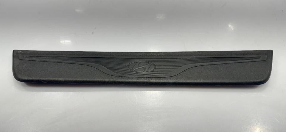 2011-2016 HYUNDAI ELANTRA FRONT LEFT DOOR SILL SCUFF PLATE TRIM P/N 8587... - $16.82
