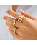 Set of 3 adjustable gold rings. / Set de 3 anillos ajustables dorados. - $262.10 MXN