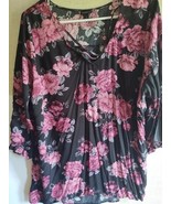 Torrid Size 1 Black. Floral Top With Slit Short Sleeves - $12.18 CAD