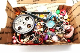 Craft Repair Costume Junk Jewelry Lot USPS Small Flat Rate Box JL6102411 - $285.54 MXN