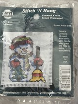 NeedleMagic Inc. Counted Cross Stitch Ornament (Snowman) *NEW* w1 - $133.06 MXN