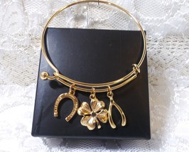 Avon Gold Tone Wish Me Luck Charm Bracelet ~ Wishbone, 4 Leaf Clover, Horse Shoe - £7.99 GBP