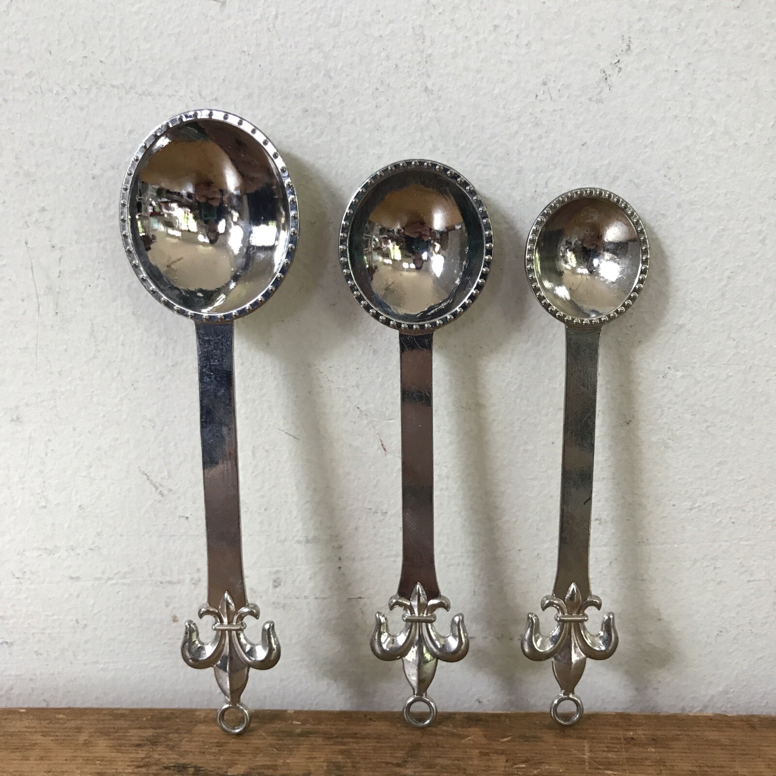 Set Lot 3 Vtg Style Shiny Stainless Steel French Fleur De Lis Measuring ... - $19.79