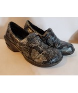 BOC Born Concept Womens 8 (39) Gray Black Clog Snake Skin Pattern Shoes  - $470.22 MXN