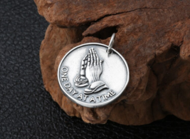 Genuine Vintage S925 Sterling Silver Personality Serenity Prayer Hand Pendant - £66.55 GBP+