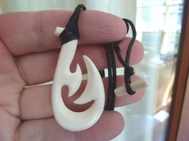 IBH-07-A Maori Style Fish Hook White Aceh Bovine Bone Pendant Jewelry Necklace - £15.33 GBP