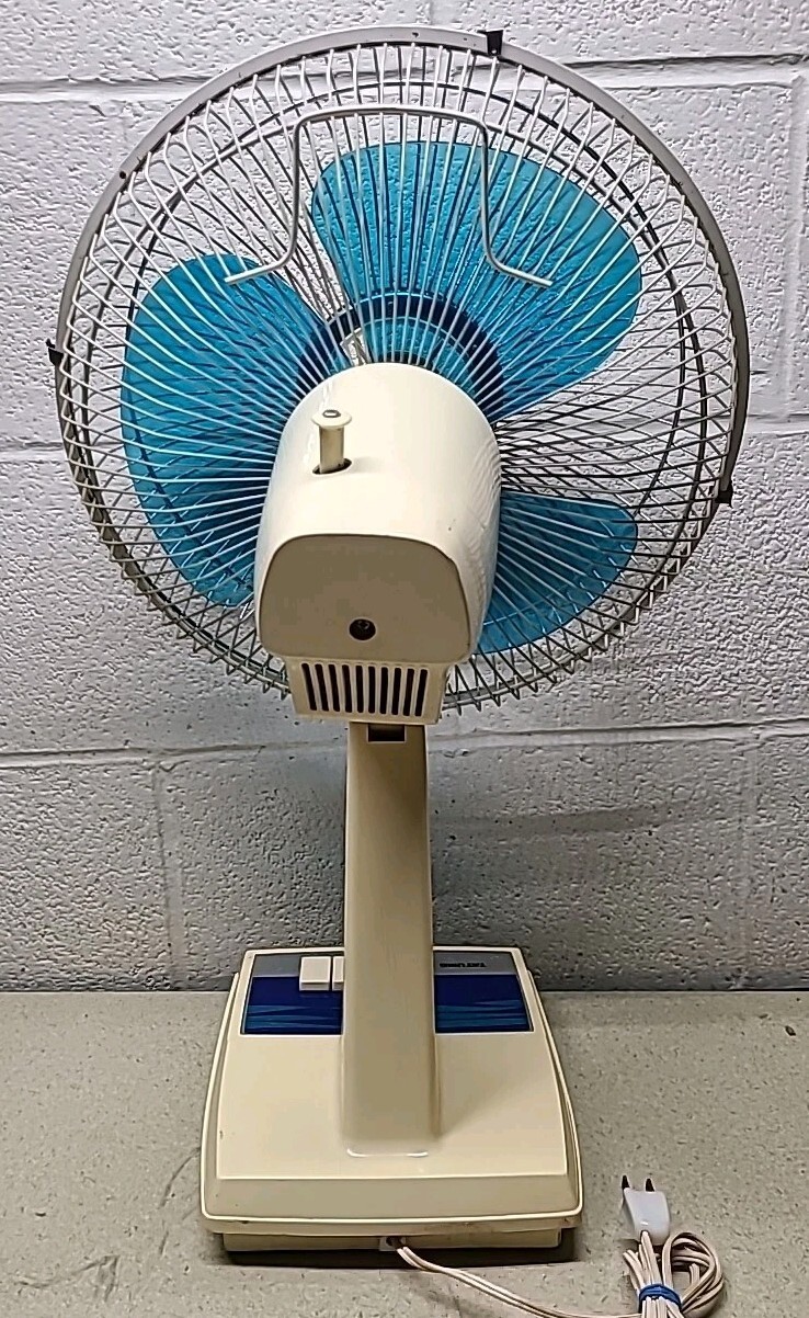 Vintage Tatung LA-12 Oscillating 3 Speed Translucent Blue Blade Fan Works Great Item image 4