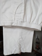 Ladies Alfred Dunner White Capri Pants With Embroidery Cuff Size 14 - £8.48 GBP