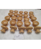 25 FACTORY NEW MAPLE FINISHED WOOD CABINET KNOBS / PULLS FLAT ROUND  NF - $326.93 MXN
