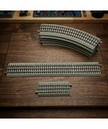 LIONEL FASTRACK O-36 GAUGE TRACK LOT OF 17 - 9 CURVED + 8 STRAIGHT - $98.99