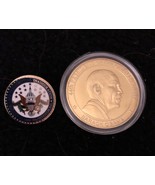 OBAMA 2009 PIN INAUGURATION GOLD ENAMEL + CHALLENGE COIN BIDEN DEMOCRAT ... - $311.07 MXN