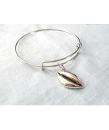 GIRLY LIPS LIPSTICK KISS SILVER ALLOY CHARM ON SILVER ADJUSTABLE BANGLE ... - £4.77 GBP