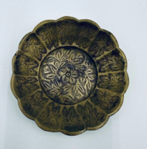 Vintage Etched Brass 3.5&quot; Trinket Dish Scallop Edges Floral Made in India - £11.81 GBP