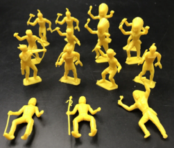 Lot of 15 Vintage MPC Yellow Indian War Army Men Toy Soldiers Plastic - £7.46 GBP