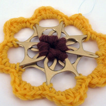 Brown Eyed Susan Daisy Can Tab Christmas Ornament - £4.77 GBP