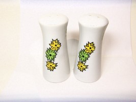 Retro 1970&#39;S Era Floral Salt &amp; Pepper Shakers Vintage Unused - £11.83 GBP