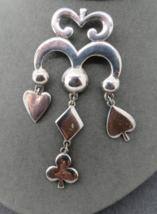 Oldy Silver Tone Brooch Card Player Gamble Vegas 3.25&quot; Heart Clover Spade Dangle - £8.02 GBP