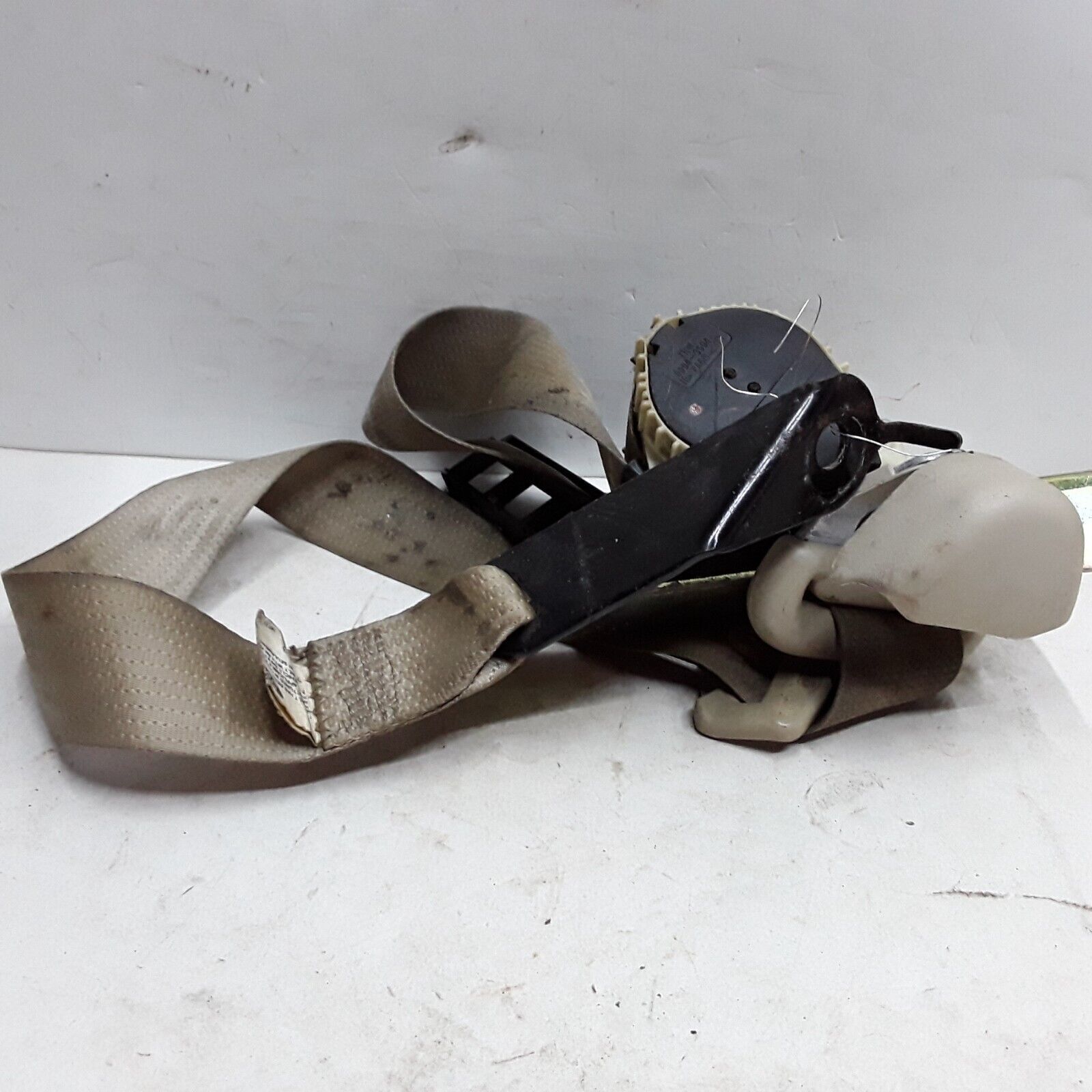 04 05 06 Lincoln Navigator left front driver&#39;s tan seat belt retractor OEM - $49.49