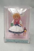 Hallmark Collections Madame Alexander Merry Miniatures 1997 Mother Goose - £7.58 GBP