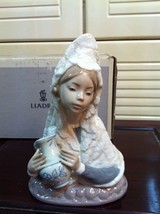 Lladro girl figurine - Valencian Beauty #5670 RETIRED - $288.00
