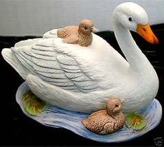 Learning to Swim HOMCO Porcelain Mother Swan &amp; Babies - £21.57 GBP