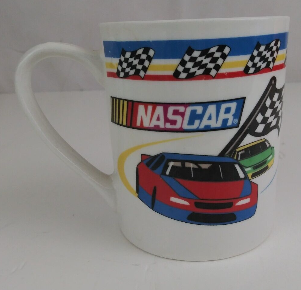 Vintage 2002 Gibson NASCAR Red & Green Race Cars & Checkered Flags Coffee Cup - £9.91 GBP