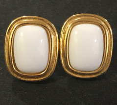 Vintage Trifari White Lucite Cabochon Post Earrings - £13.37 GBP