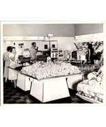 Vintage 8x10 Black &amp; White Grocery Store Photo - 1950s Shoppers in Produ... - $28.06