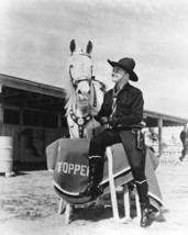 William Boyd as Hopalong Cassidy sits beside horse Topper 8x10 inch photo - £7.70 GBP