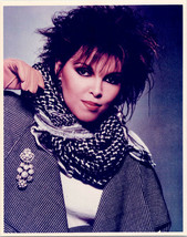 Pat Benatar vintage 1970&#39;s 8x10 photo in black and white jacket and scarf - £11.72 GBP